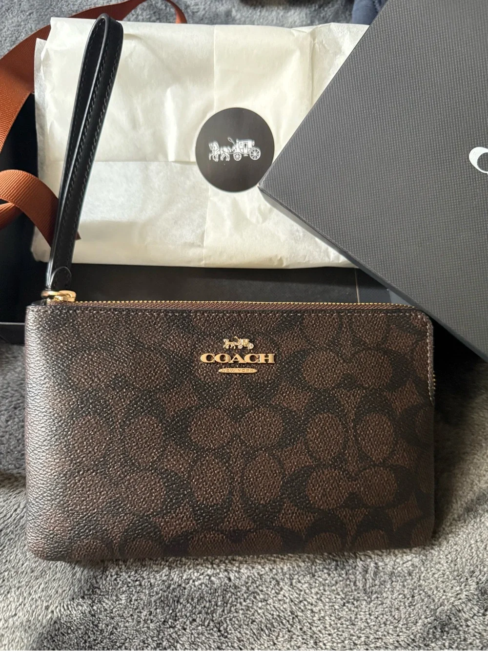 Coach Large Corner Zip Wristlet - Gold/Walnut/Black